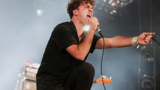 Go Back To The Zoo live op Lowlands 2012.