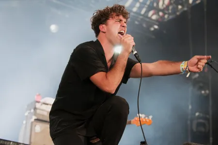 Go Back To The Zoo live op Lowlands 2012.