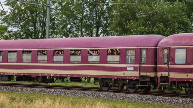 Treinspotterfoto van Sytze Holwerda van de Europe Endless Express,
De nachttrein die Europa doorkruist met een driedaags festival aan boord over de Europese Unie