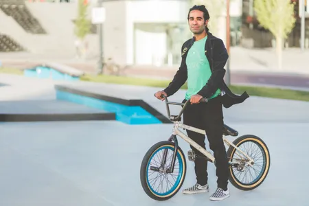 Ab - Rogue Minor en Combo Qazam met bmx band