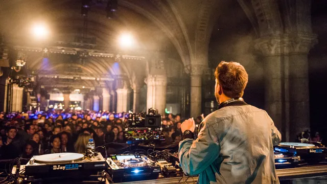 Maceo Plex in de Fietstunnel onder het Rijksmuseum tijdens ADE16