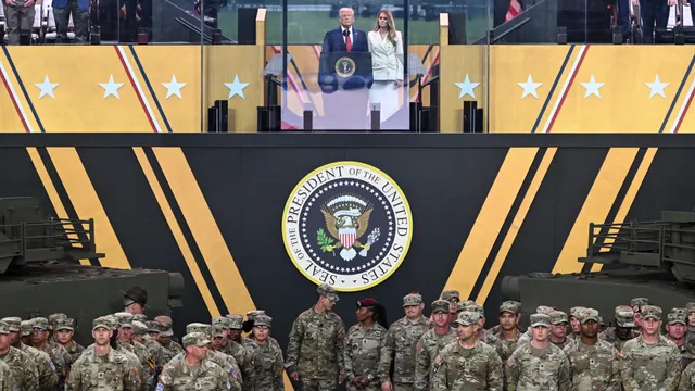 Foto Trump met militairen