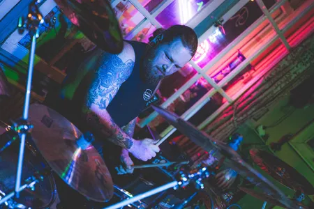 Drummer Headless Hunter