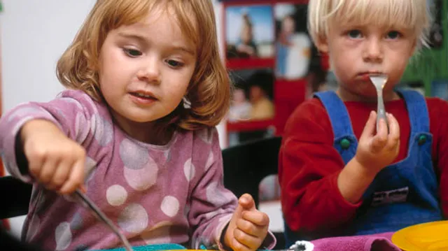 Kopenhagen, 2001. Lunch in kinderdagverblijf.