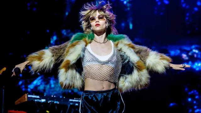 Suki Waterhouse live op Lowlands 2025