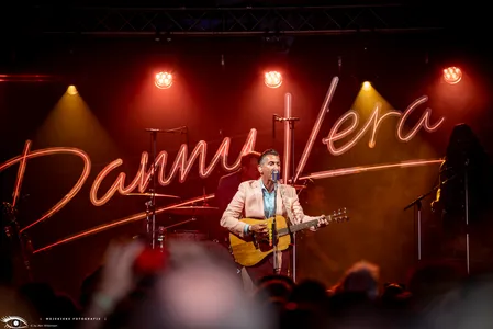 Danny Vera op Klomppop