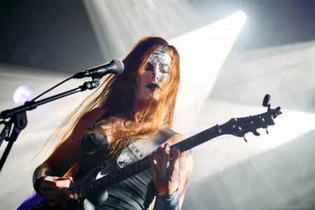 De gitarist van Asagraum in Iduna