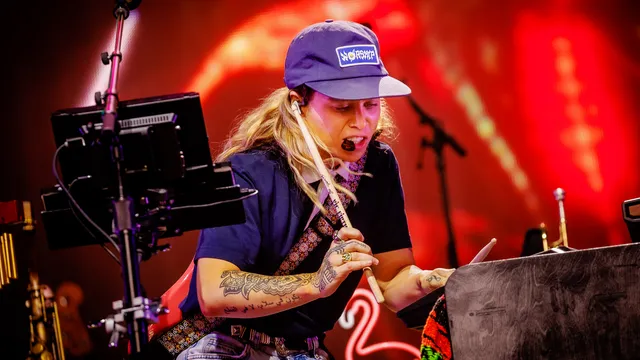 Tash Sultana in de Alpha op Lowlands 2022