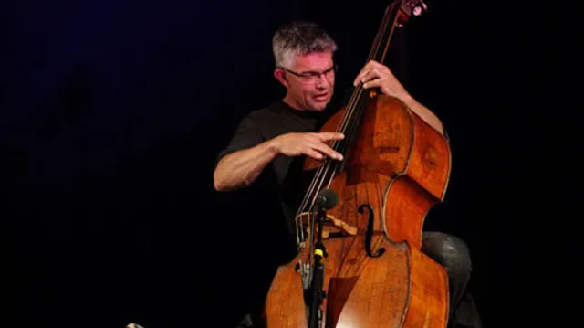 Wilbert de Joode staat bekend als een 'monster van een bassist'