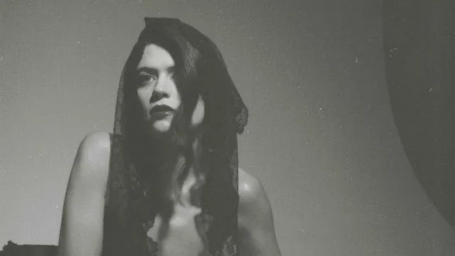 singer-songwriter suzy v