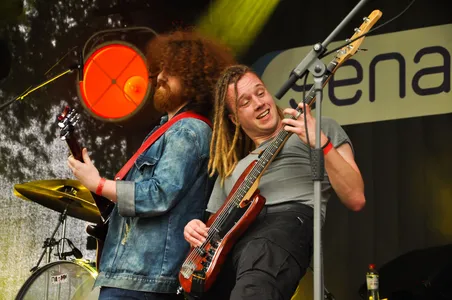 Dan and the middle men