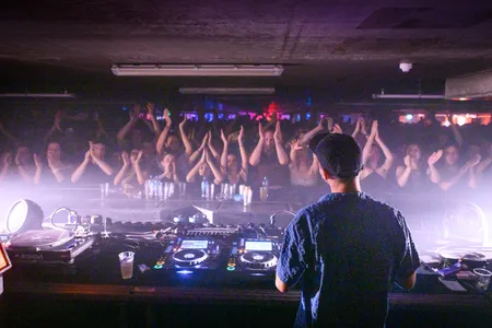 Applaus voor Job Jobse aan het einde van zijn set tijdens Audio Obscura in RAW Factory / ADE21