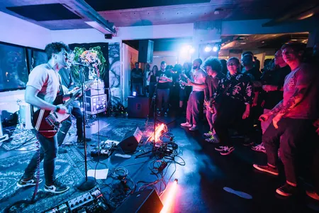 Color Bones tijdens 10 jaar Koffie Leute @ Bar Bolsjewiek