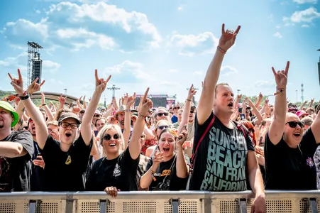 Electric Callboy op het Noord podium tijdens Pinkpop 23
