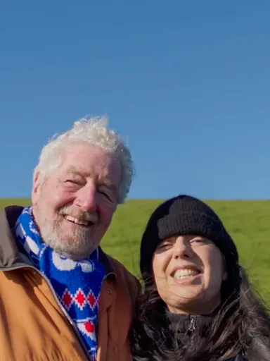 Tina en Auke op de dijk.