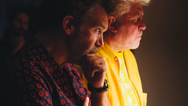 Pedro Almodóvar en Antonio Banderas  in Pain and Glory (2019).