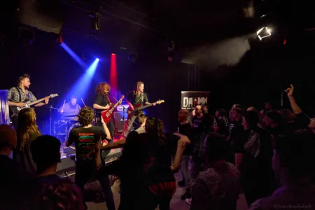 Dan and the Middle Men