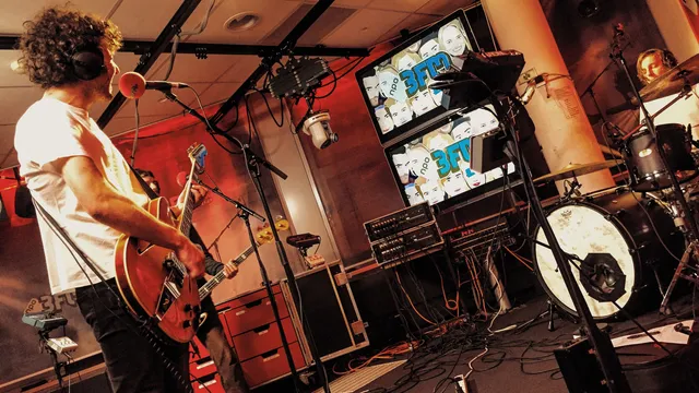 BARTEK live in 3voor12 Radio