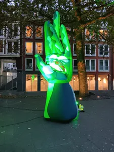 Hand buiten bij LUX
