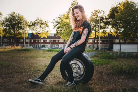 Juliet - Two and a Half Girl met reserveband