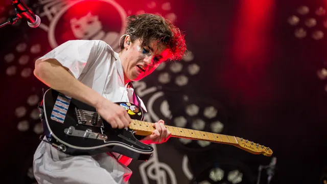 Declan McKenna op Pinkpop