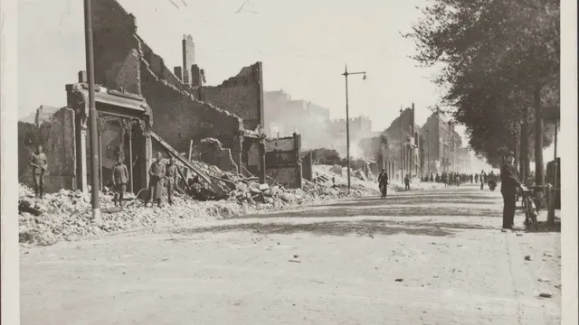Gebombardeerde straat in Rotterdam