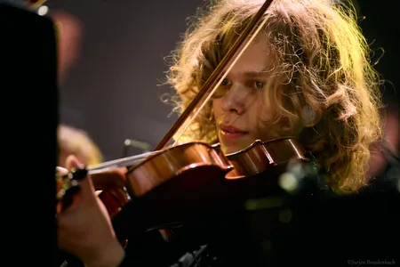 Moonloops en Frysk Jeugdorkest tijdens Fenix Festival