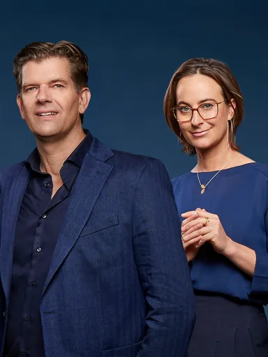 Bureau Buitenland presentatoren Nadia Moussaid, Sophie Derkzen, Bram Vermeulen, Laila Frank