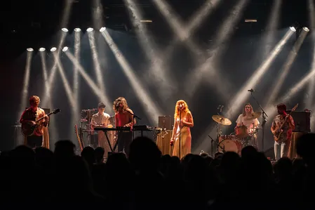 Upon The My O My - Altin Gün