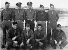 Geknield van l naar r: Sgt. Jack Bivans, asst. Ingenieur; SGT. Gillen Nicely – Tail gunner; Sgt. Pasquale Baldasaro – Radio-operator; Lt. Eugene Grennan – Fight engeneer; 
Staand van l naar r: Maj. Claude Eatherly – Aircraft commander; Lt. Ira Weatherly – Copilot; Lt. Frank Wey – Bombardier; Capt. Francis Thornhill – Navigator; Sgt Albert Barsumian – Radaroperator.