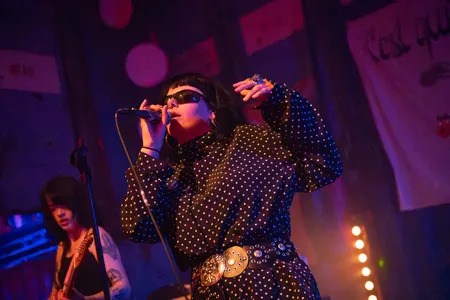 Zangeres van C'est Qui?