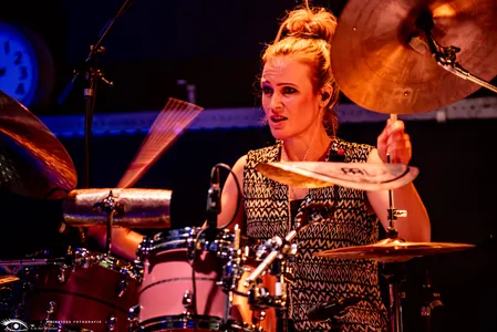 Anika Nilles & Nevell