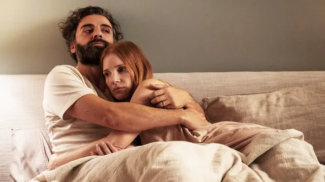 Oscar Isaac als Jonathan en Jessica Chastain als Mira