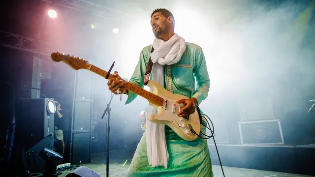 Mdou Moctar live in de Lima op Lowlands