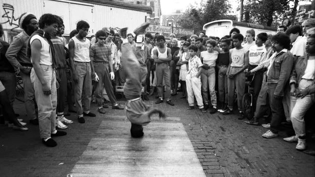 Still uit '50 jaar hiphop in Nederland'