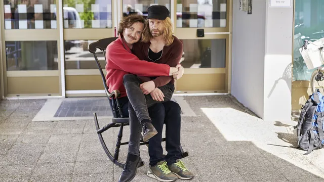 Mattias Silvell and Vilhlem Blomgren as Gösta and Gostä’s dad.