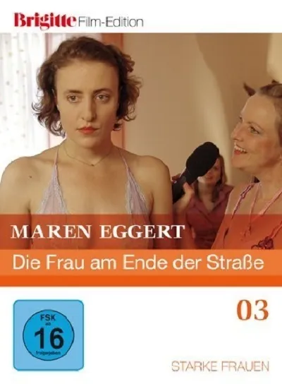 Die Frau am Ende der Straße poster