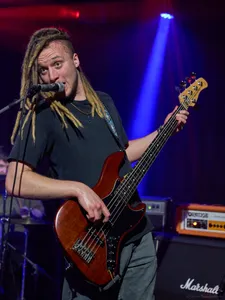 Dan and the Middle Men