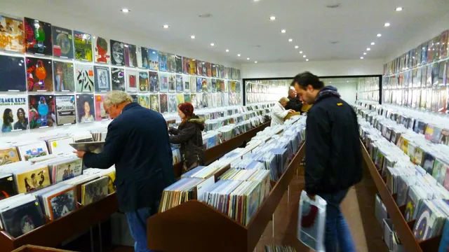 3345vinylrecords in Leiden, gerund door Mark Kneppers