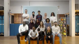 De kinderen van Rutte in schoolfoto opstelling.