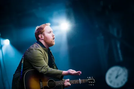 Gavin James op Pinkpop 2017
