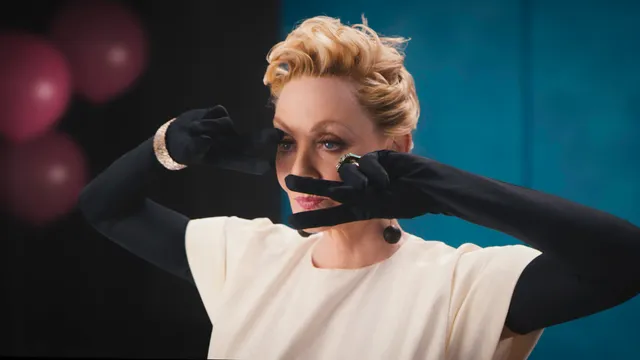 Deborah Vance (Jean Smart)