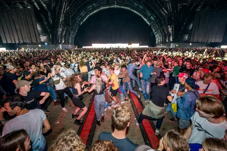 De nieuwe Bravo tijdens Mura Masa op Lowlands 2017