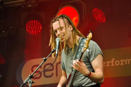 Dan and the middle men