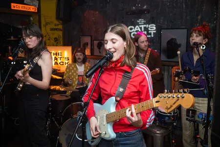 Poodle bij The Cat's Cult