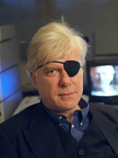 Wim Kayzer, een witte man met lichtgrijs haar en een ooglapje