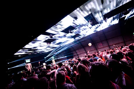 Bjarki Happy Earthday AV op Lowlands 2019