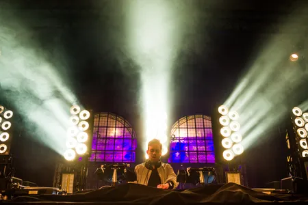 Maceo Plex in de Fietstunnel onder het Rijksmuseum tijdens ADE16