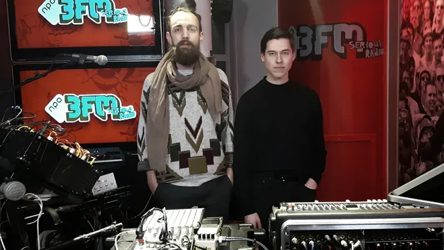 Yakumo live in 3voor12 Radio