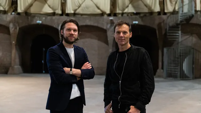 Lennart Rottier (links) met mede-eigenaar Duncan Stutterheim in de Gashouder